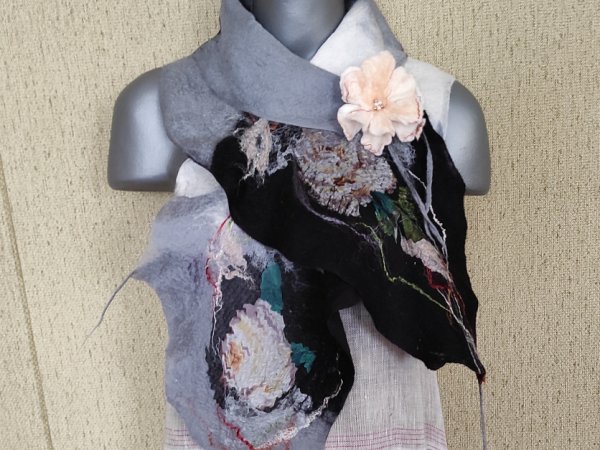 veltas šalis su sage pilkos,juodos,baltos spalvų. - Scarves & shawls