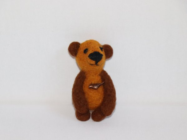 Vilnos sagė Meškiukas "Mažasis Džimis" su paukščio širdim - Brooches