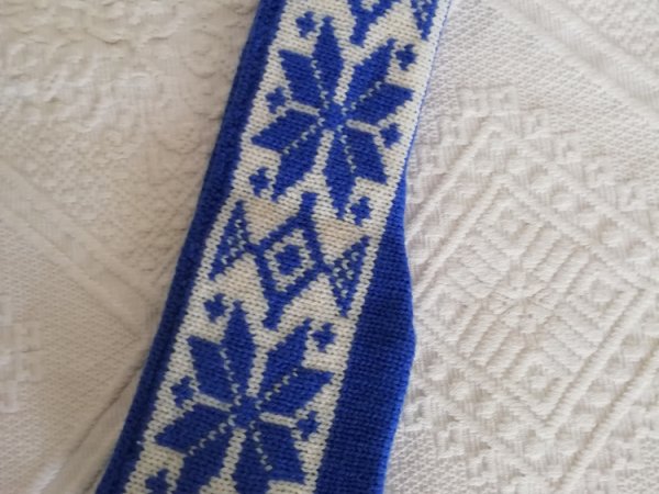 Mėlynos raštuotas pirštinės ir galvos juosta. . l 2