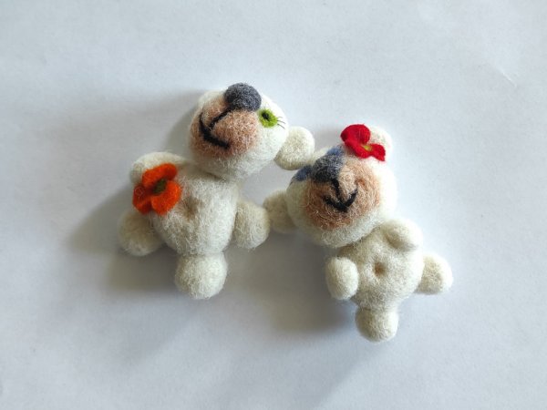 velta sagė "baltoji meškutė" - Brooches