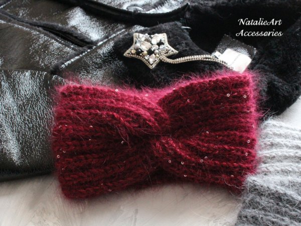 Galvajuostė su žvyneliais. - Other knitwear