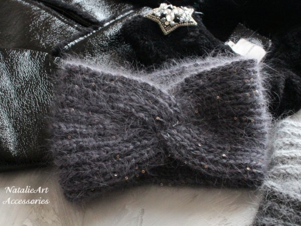 Galvos juosta su žvyneliais. - Other knitwear