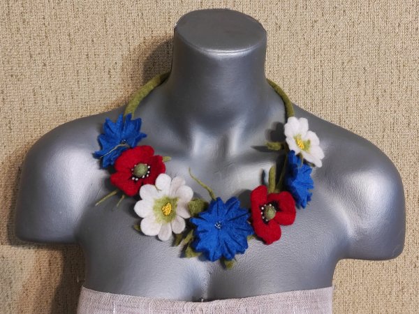 Veltas papuošalas "Vasaros belaukiant" - Necklaces