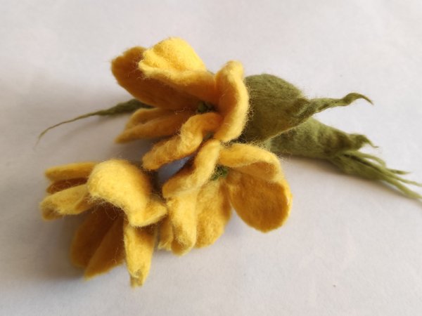 Velta sagė"geltona puokštelė" - Brooches
