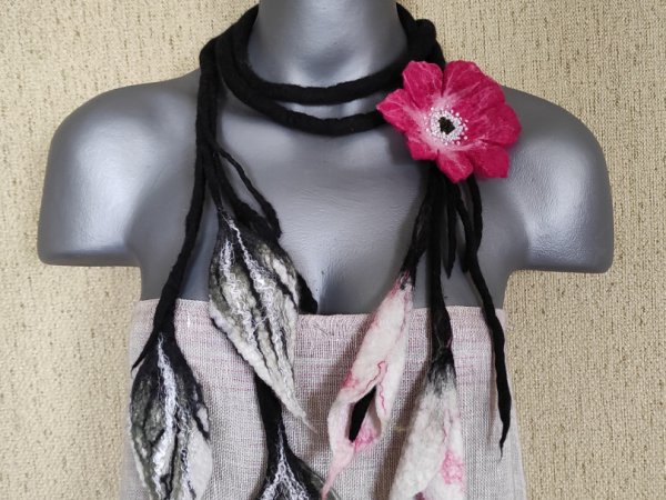 Veltinio papuošalas "Agnetė" - Necklaces