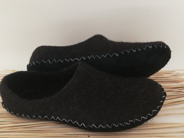 Just black slippers 2