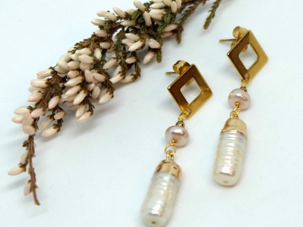 Earrings with elongated Keshi pearls 2