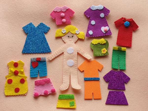 Lėlytė su rūbais - Dolls & toys