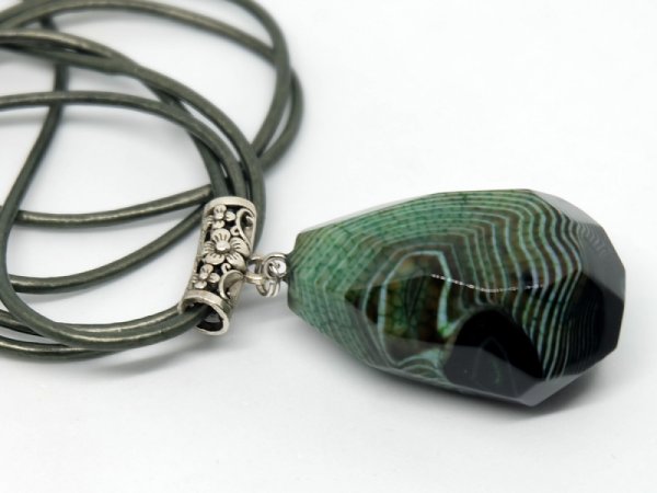 Minimalist pendant with agate 2