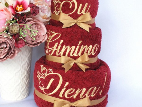Tortas iš rankšluosčių - Su Gimimo Diena! - Needlework