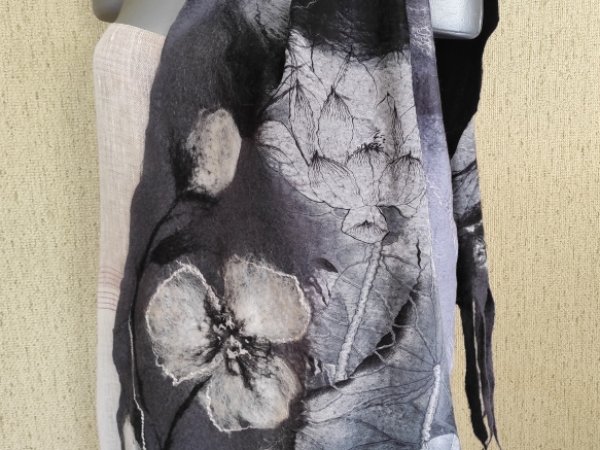 Veltas šalis "Pilkas gėlynas" - Scarves & shawls