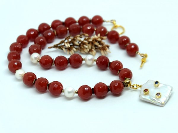 Carnelian and freshwater pearl necklace with pendant - Necklace