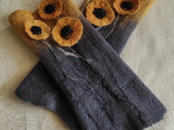 veltos riešinės "Rudenėjanti pieva" - Wristlets