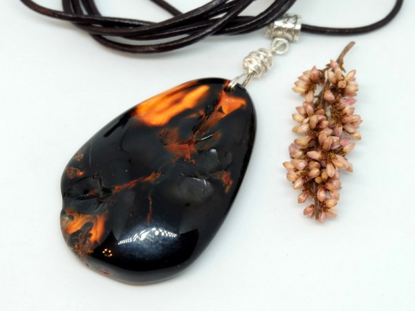 Minimalist agate pendant - Neck pendants