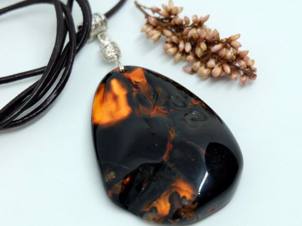 Minimalist agate pendant 2