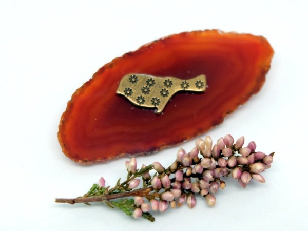 Agate brooch with bird 2
