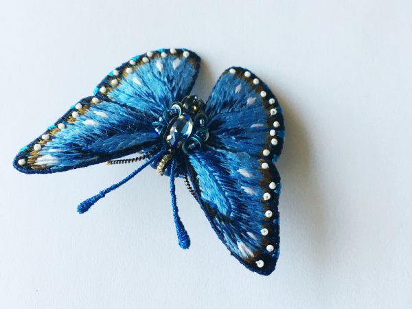 siuvinėta sagė, mėlynas drugelis - Brooches