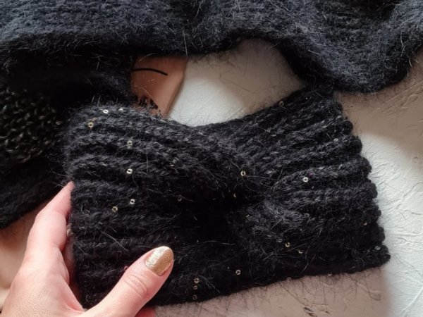 Juoda galvajuostė - Other knitwear