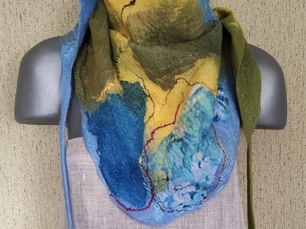 veltas kaklinukas-baktusas žalios,melsvos,geltonos atspalvių - Scarves & shawls