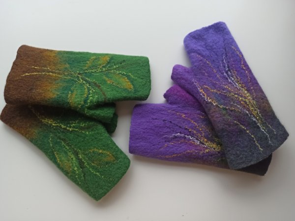 Riešinės žalios arba violetinės - Gloves & mittens