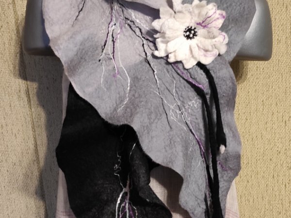 Veltas šalikas su sage pilkų/ juodos spalvų su trupučiu alyvinės. - Scarves & shawls