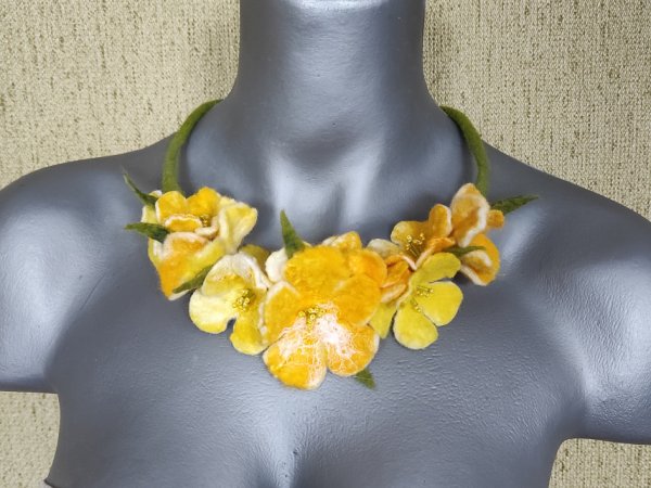 Veltas papuošalas "Purienų laikas" - Necklaces