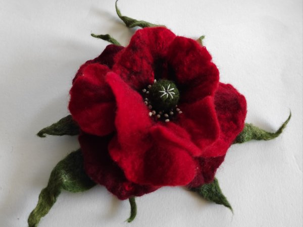 velta sagė "tamsi aguona" - Brooches