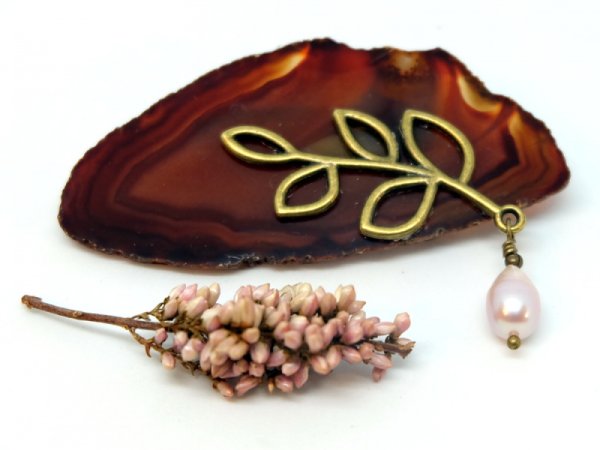 Agate brooch with pearl - Brooches