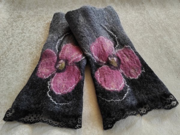 Veltos riešinės"Rausvosios aguonos" - Wristlets
