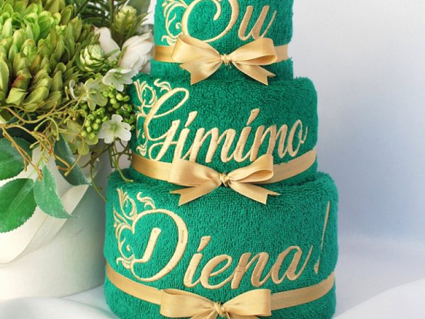 Žalias tortas iš rankšluosčių - Su Gimimo Diena! - Needlework