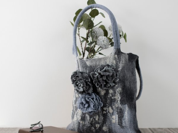 Velta klasikiniu spalvu rankine su gelemis - Handbags & wallets