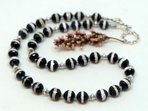 Black and White...Tibetan Style Dzi Agate Necklace... 2