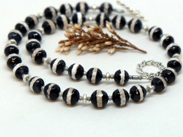 Black and White...Tibetan Style Dzi Agate Necklace... - Necklace