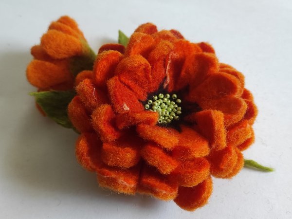 Velta gėlė oranžinė - Brooches