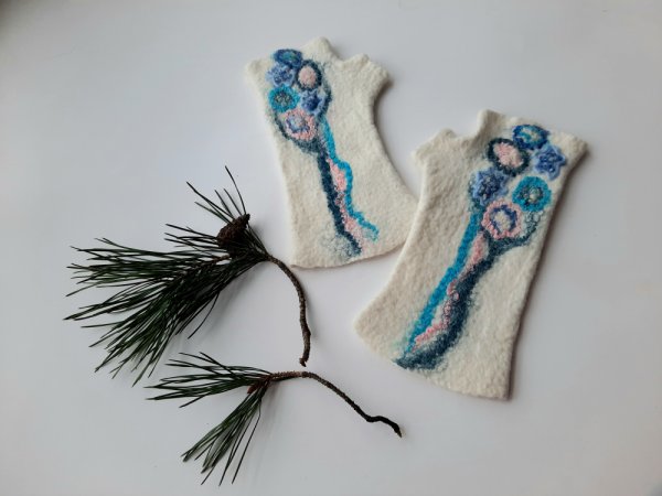 Veltos merino vilnos riešinės Žiemos gėlės - Wristlets