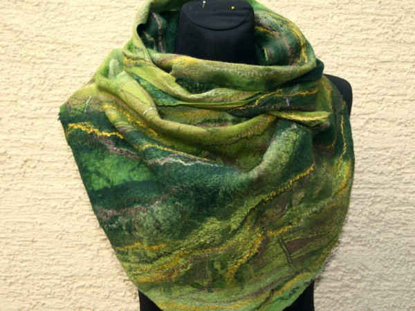 Velta  skararute,,Pavasario aidas,, - Wraps & cloaks