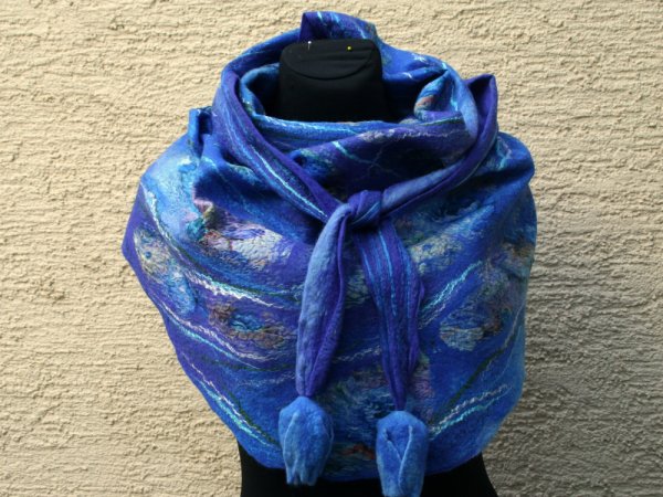 velta skara ,,MĖLYNOS GĖLĖS,, - Wraps & cloaks