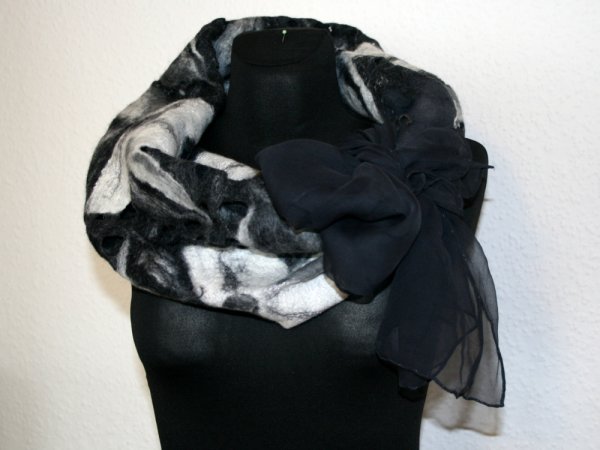 Veltas šalikas ,,BALTI ŽIEDAI,, - Scarves & shawls