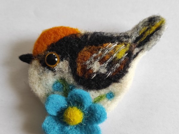 Veltas paukštelis " Nykštukas" - Brooches