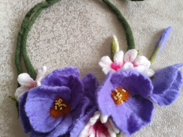 Veltas papuošalas " Gamtos pabudimas" - Necklaces