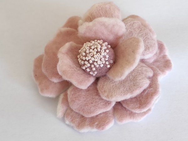 Velta gėlė pelenų rožės spalvos - Brooches
