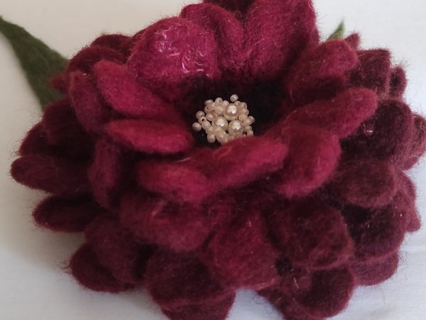 Velta sagė bordo spalvos - Brooches