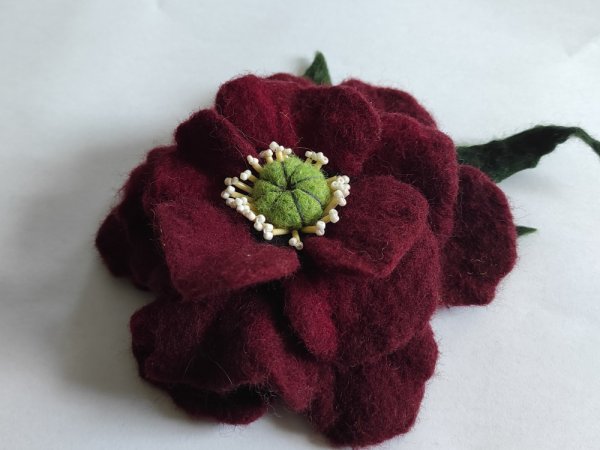 Velta sagė tamsios bordo spalvos - Brooches