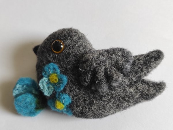Velta sagė " Pilkas paukštukas - Brooches