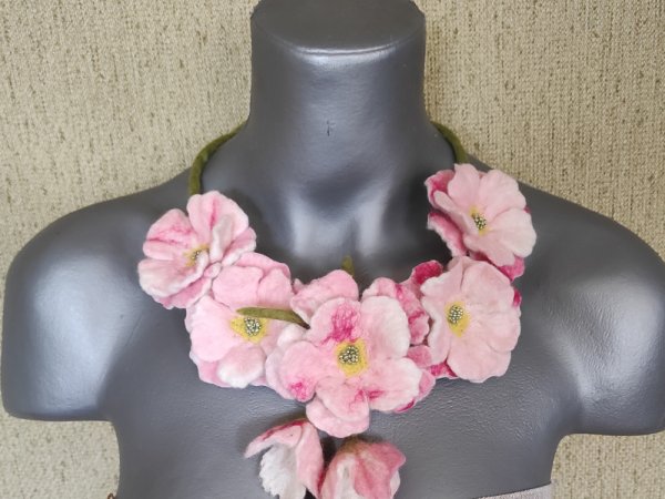 Veltinio papuošalas " Gegužės žydėjimas" - Necklaces