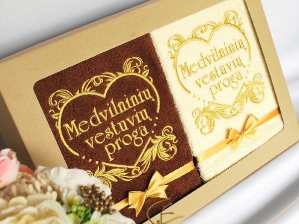 Dovana medvilninių vestuvių proga - medvilninių siuvinėtų rankšluosčių komplektas širdies formoje - Needlework