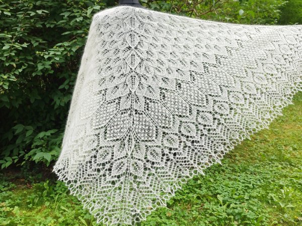 Lace shawl ivory color 2