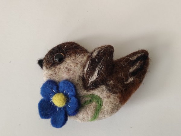 Velta sagė-Žvirblelis - Brooches