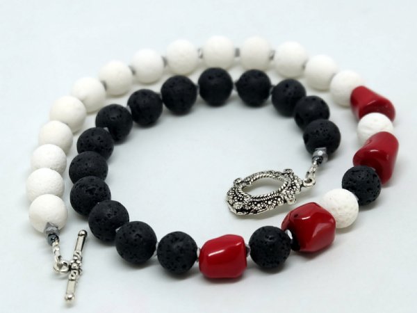 Lava, coral, hematite...length about 44.5 cm... 3