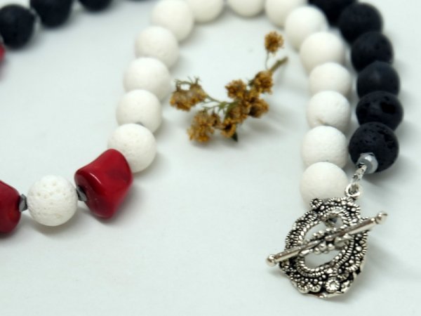 Lava, coral, hematite...length about 44.5 cm... 2
